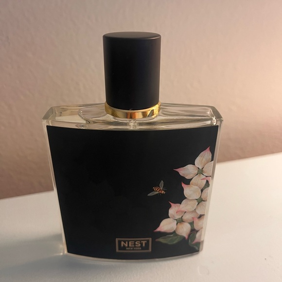 NEST Fragrances Golden Nectar Perfume with Floral Design - Picture 4 of 7